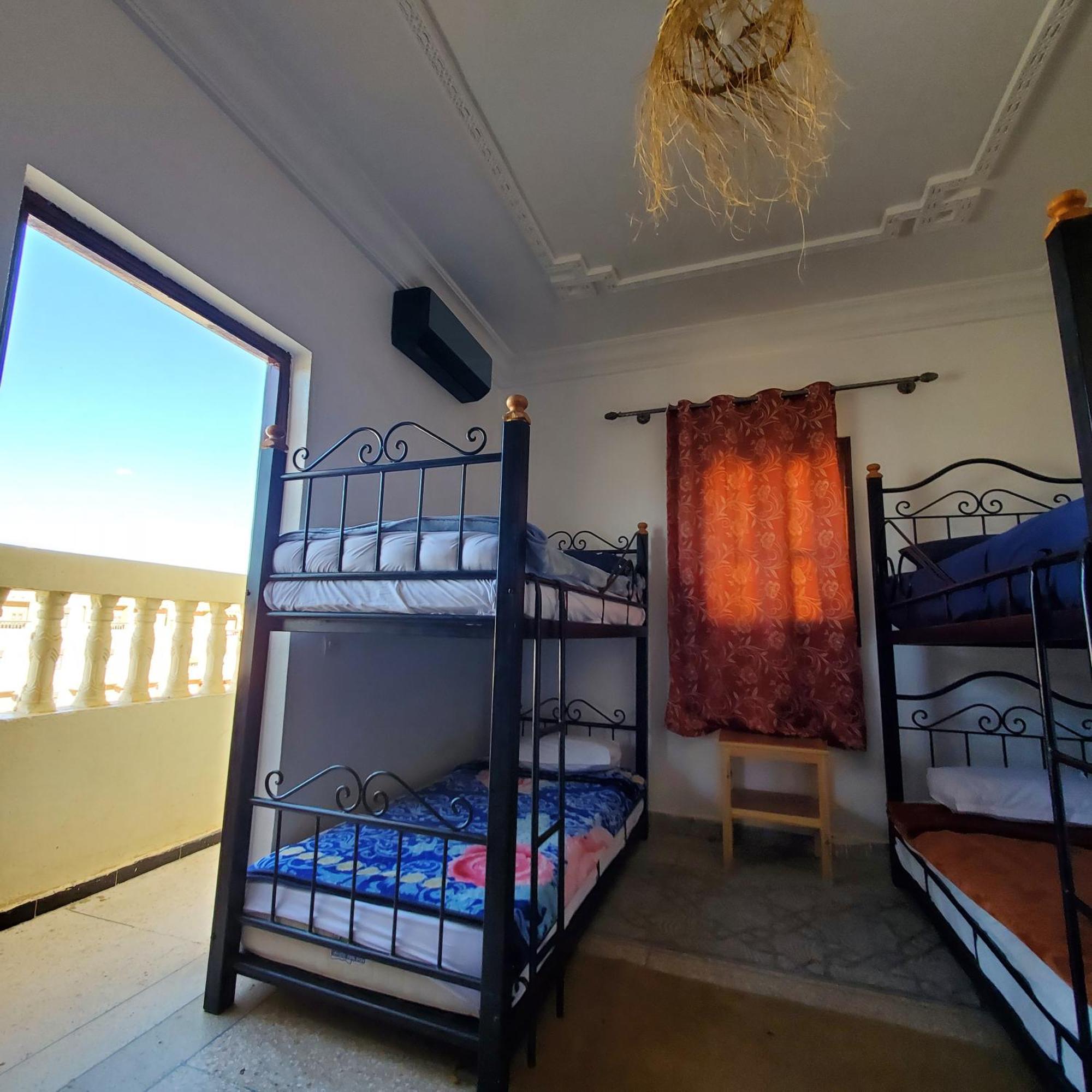 Warzazat Hostel Bagian luar foto